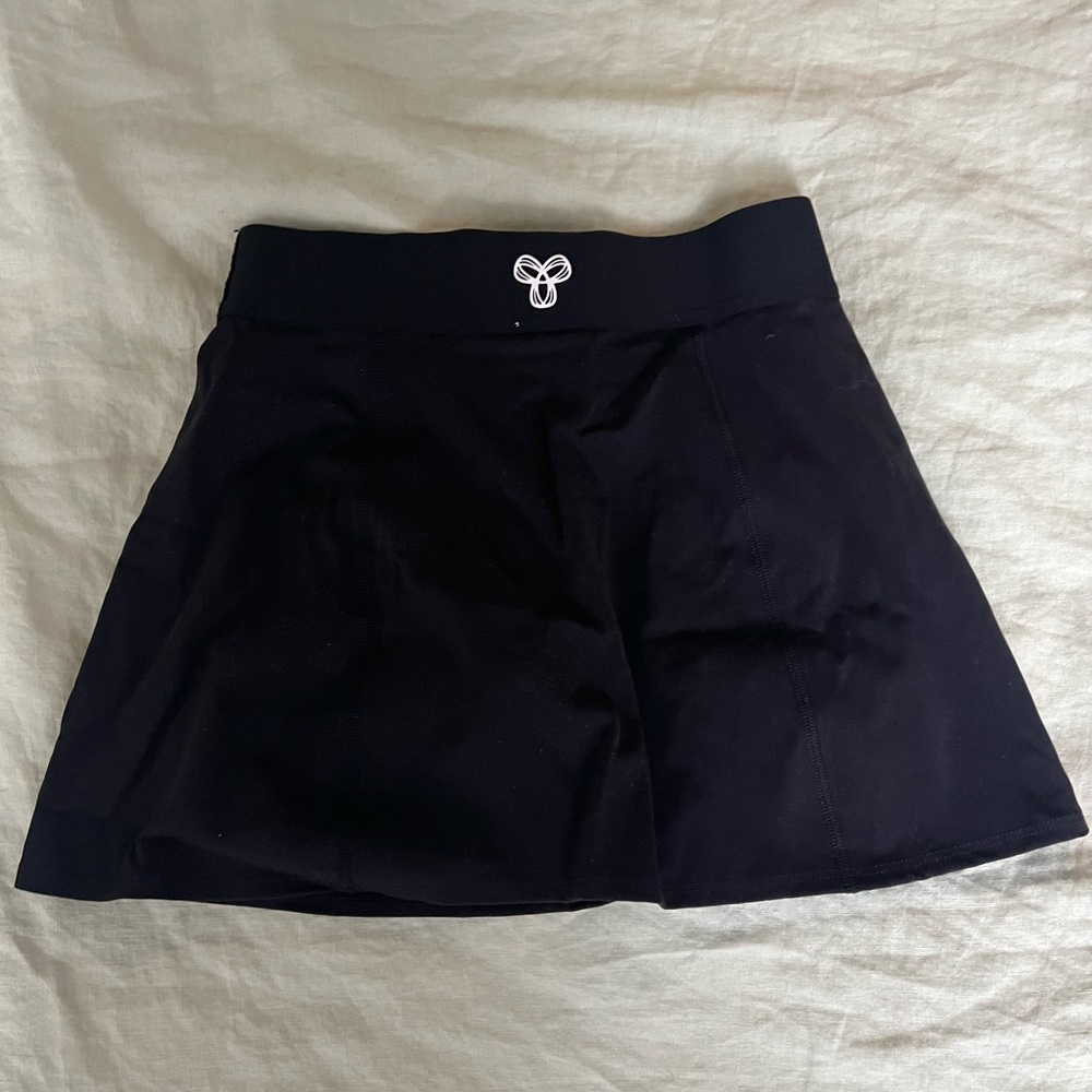 Aritzia TNaction black skort/skirt